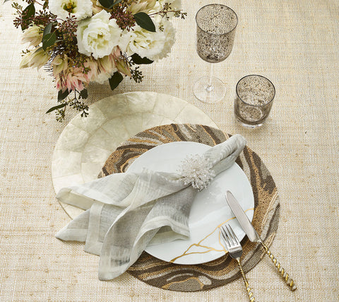 Tisch New York, a line of tabletop accessories lends style and function to the modern home. Launched in 2015 by Amanda Tisch Weitzman, she sought to fill a space in the tabletop market with her passion and eye for good design.