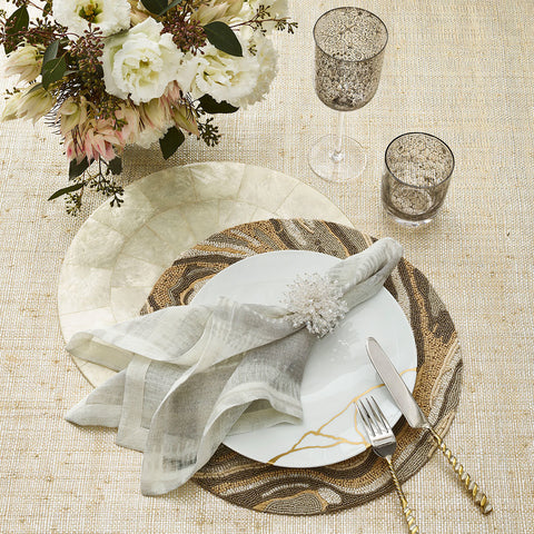Tisch New York, a line of tabletop accessories lends style and function to the modern home. Launched in 2015 by Amanda Tisch Weitzman, she sought to fill a space in the tabletop market with her passion and eye for good design.